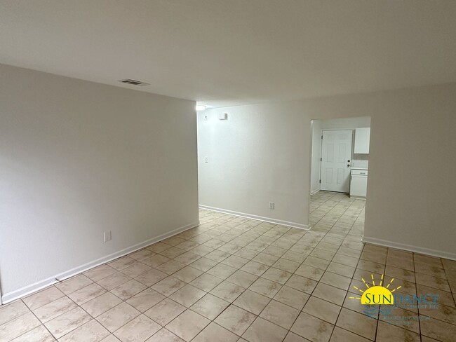 Building Photo - Charming 2 Bedroom Unit in Milton Heights!