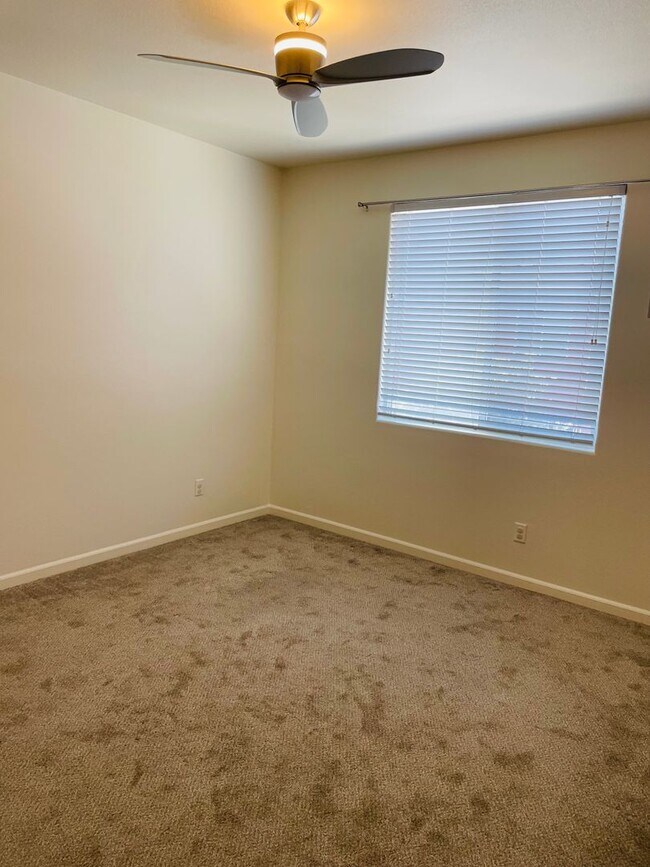 Building Photo - Modern 2 bed/2.5 bath with BONUS ROOM in West Sac