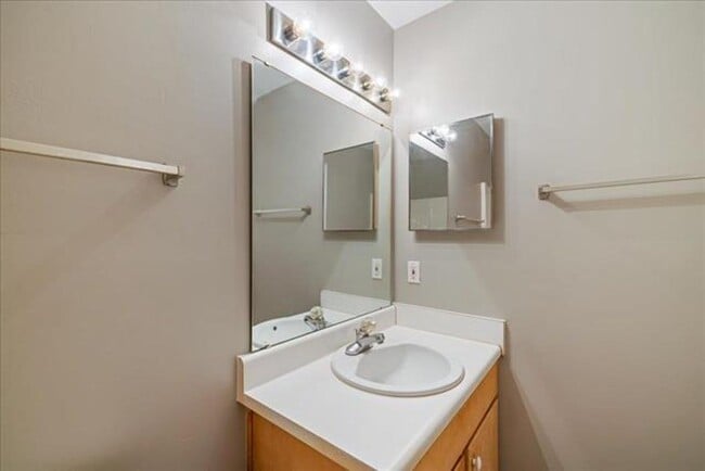 Building Photo - East Tallahassee Brick Townhome With One Car Garage