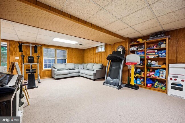 Building Photo - 11828 Dinwiddie Dr