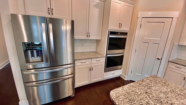 Building Photo - 178 Redcroft Dr