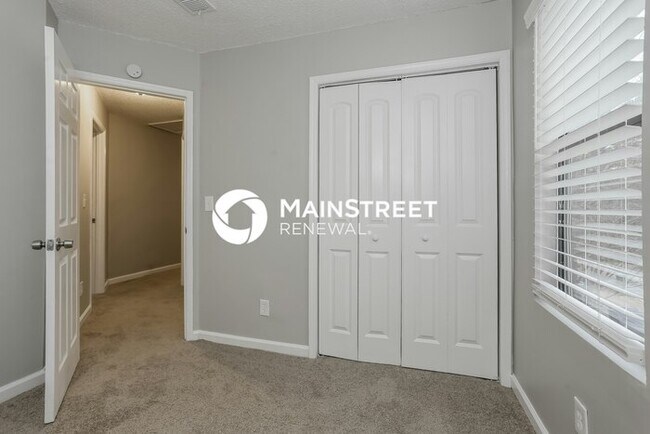 Building Photo - 3 Bedroom Pet-Friendly Home in Lithonia, GA with Main Street Renewal