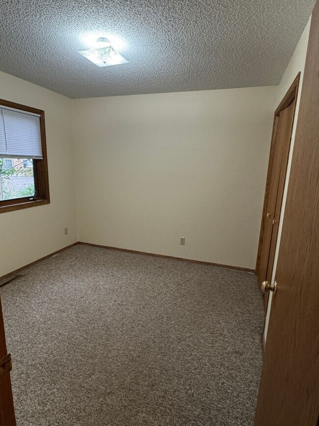 Building Photo - Peace, quiet, and a quick walk to campus