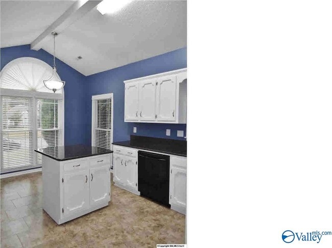 Building Photo - 722 Highland Dr