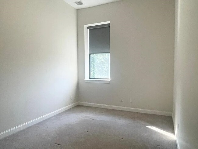 Building Photo - 1022 Hancock St