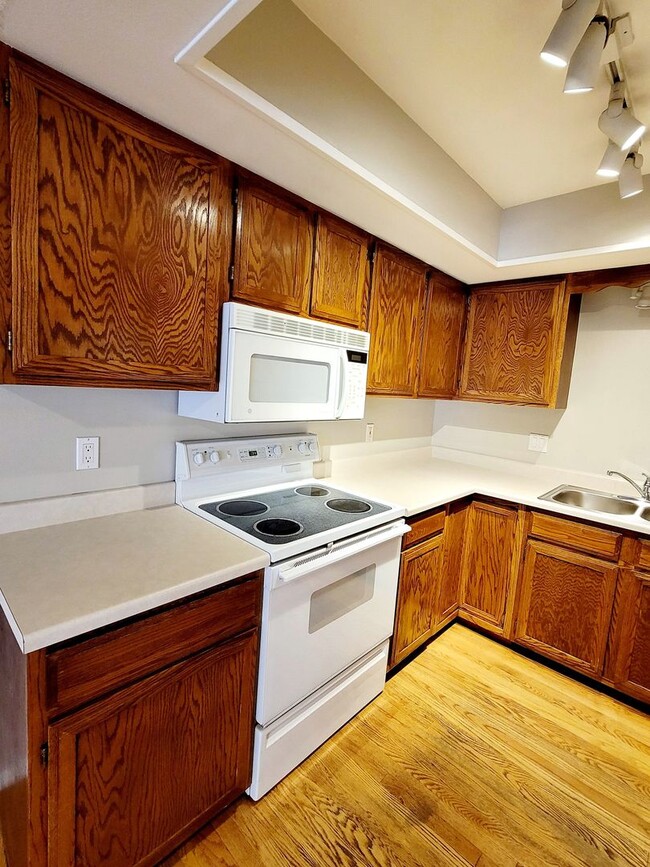 Building Photo - 2510 Hamlet Ln