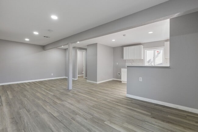 Building Photo - 3-Bedrooms and 2.5-Bathroom House - Convenient Living Near Oak Cliff & Downtown Dallas