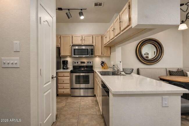 Building Photo - 16013 S Desert Foothills Pkwy