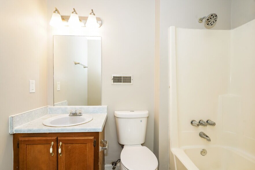 Building Photo - 315 Pine Ridge Ln