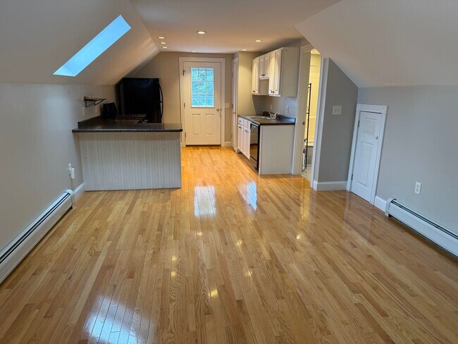 Building Photo - 17 Hough St