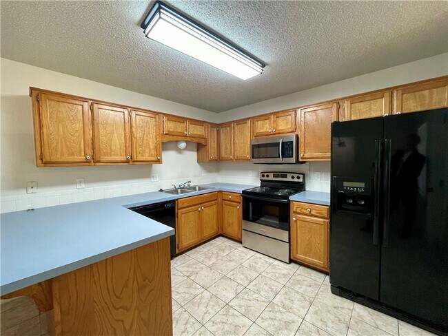 Building Photo - 947 Merry Ln