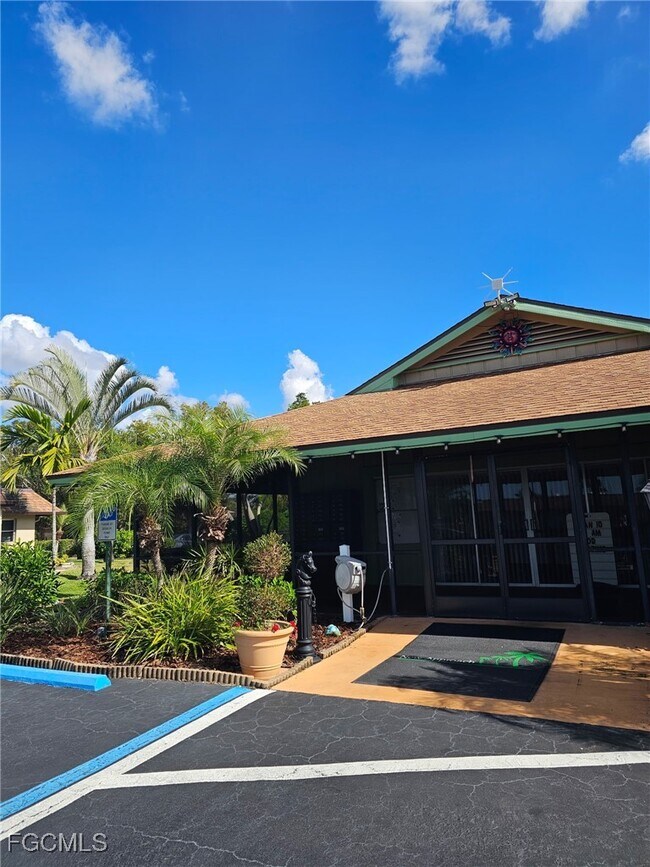 Building Photo - 1500 Popham Dr