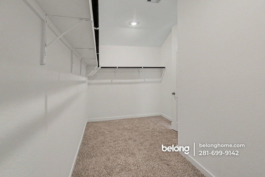 Building Photo - 4222 Multnomah Fls Dr