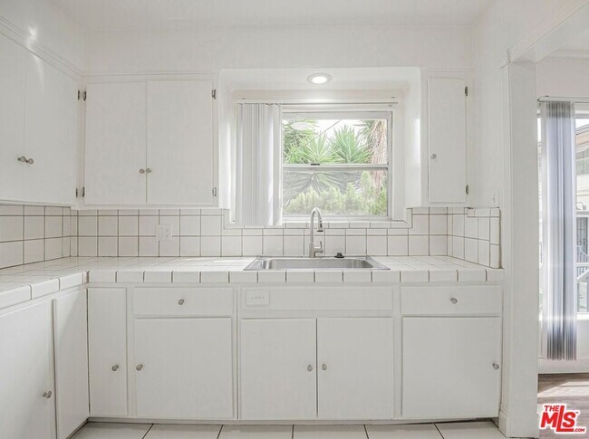 Building Photo - 3370 W 83rd St