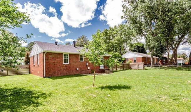 Building Photo - 9507 Stockbridge Dr