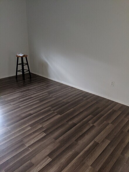 Building Photo - 105 Leona Dr