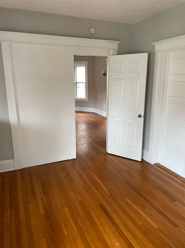 Building Photo - 135/137 Whitney