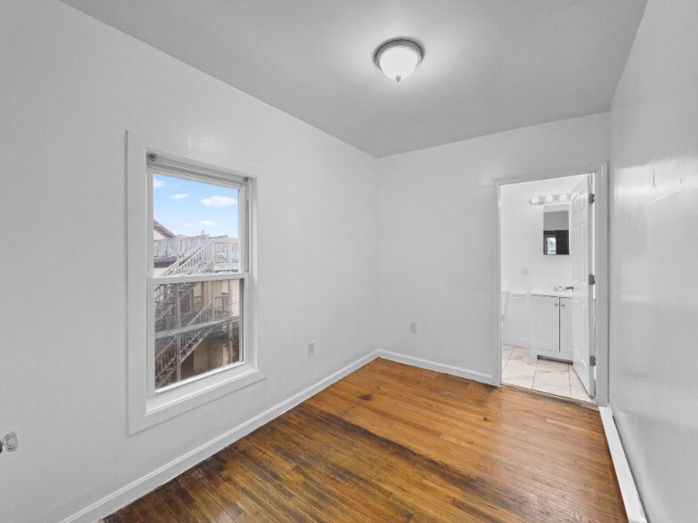 Building Photo - 375-379 Haverhill St