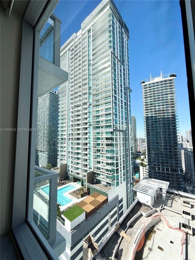 Building Photo - 1060 Brickell Ave