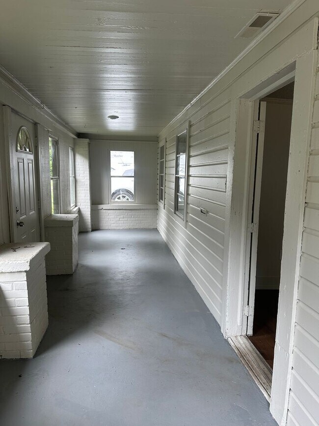Building Photo - Home for Rent in North Birmingham **Accept...