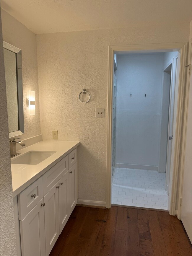 Building Photo - 2425 Underwood St