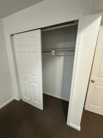 Building Photo - 405 Park Ave