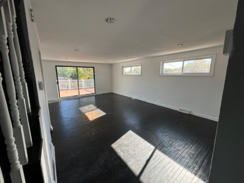 Building Photo - 2129 Ravenwood Dr
