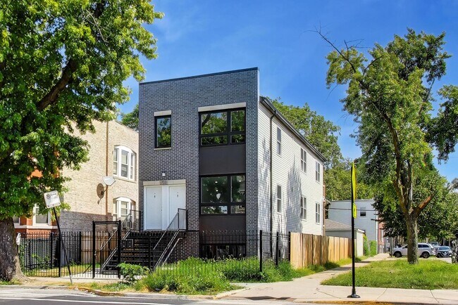 Building Photo - 703 N Homan Ave.