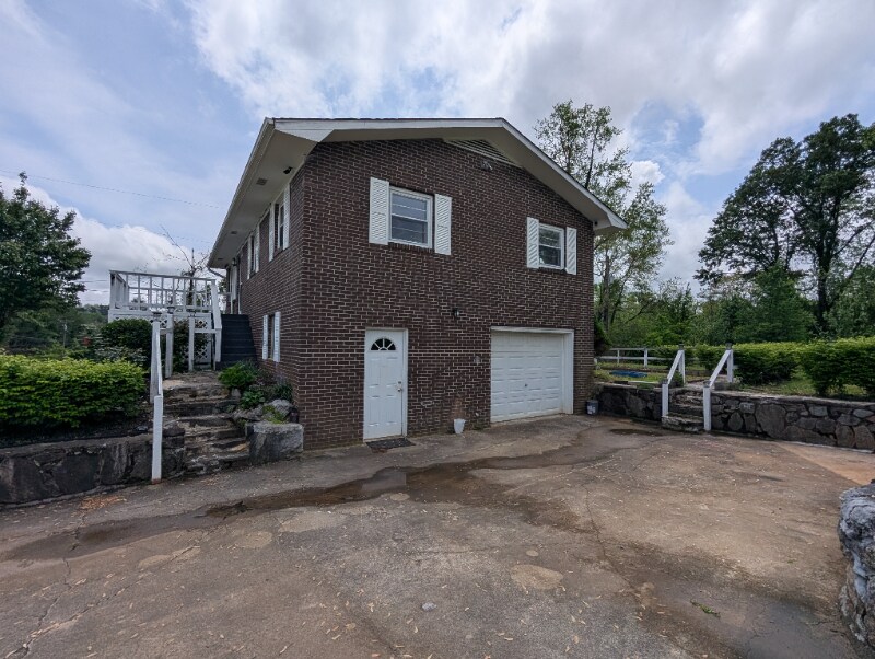 Building Photo - 505 N Stanwood Ln