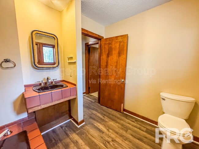 Building Photo - 1228 Forest Acres Dr