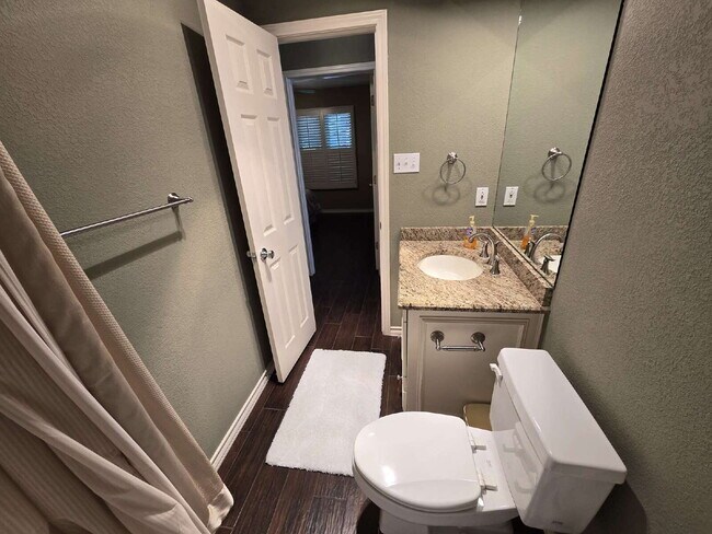 Building Photo - "Discover Spacious Comfort: 3-Bed, 2-Bath Gem on 77th Street (furnished)| Kingsgate