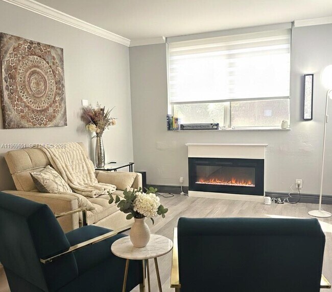 Building Photo - 2401 Riverside Dr