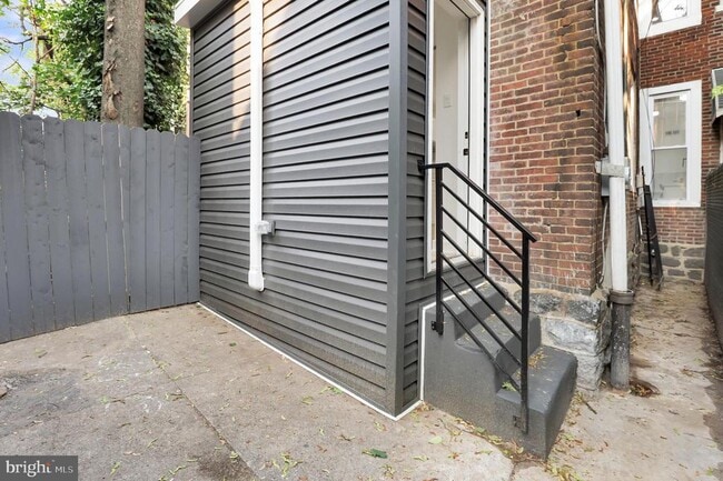 Building Photo - 274 S Alden St