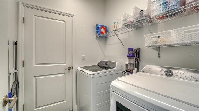 Building Photo - 5225 Blue Crush St