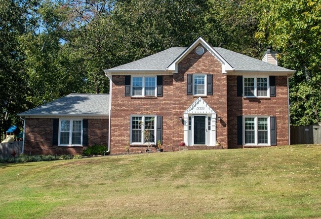 Primary Photo - 1930 Oak Ridge Ct