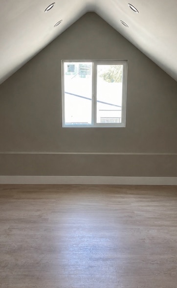 Loft/Flex space - 17032 Gunther St