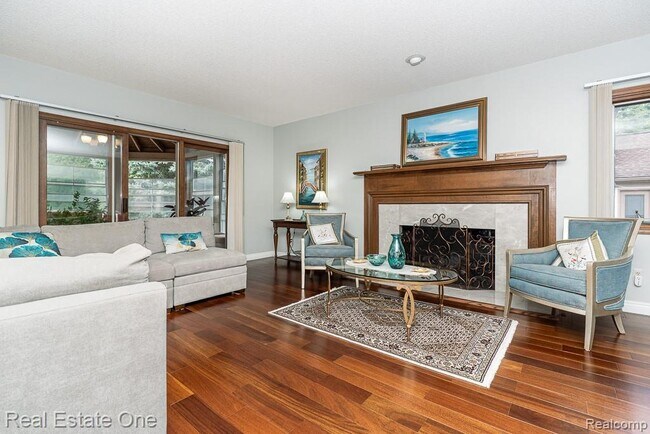 Building Photo - 1574 Devonshire Dr