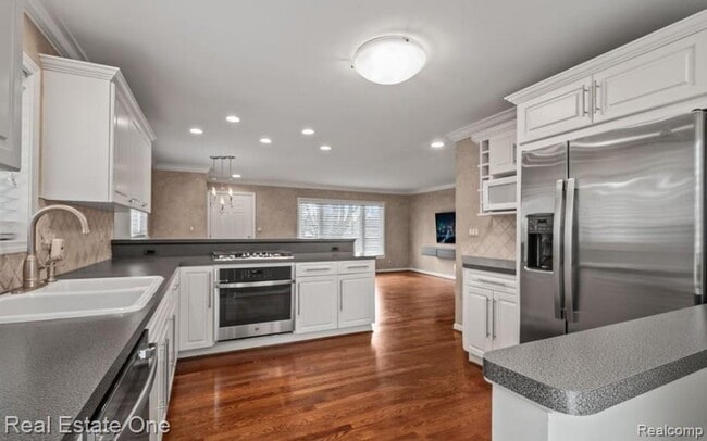 Building Photo - 290 Winry Dr