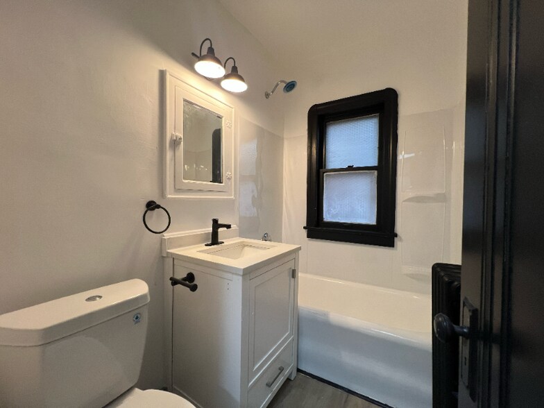 Building Photo - 1496 W 117th St