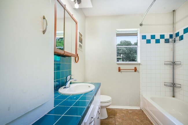 Building Photo - 26407 Magnolia Dr