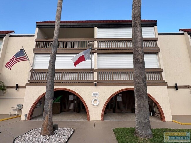 Building Photo - 3113 Laguna Blvd