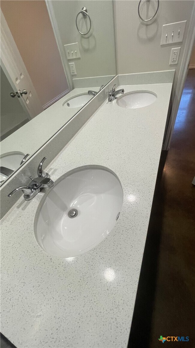 Building Photo - 202 Lowes Blvd