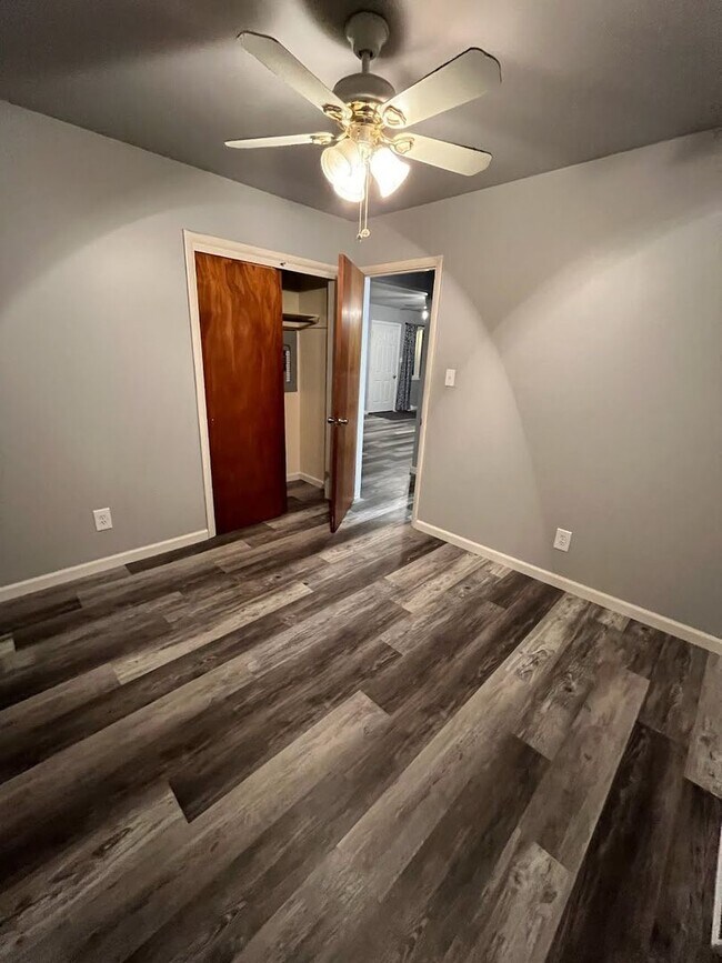 Building Photo - Charming duplex - 2bedroom, 1 bath