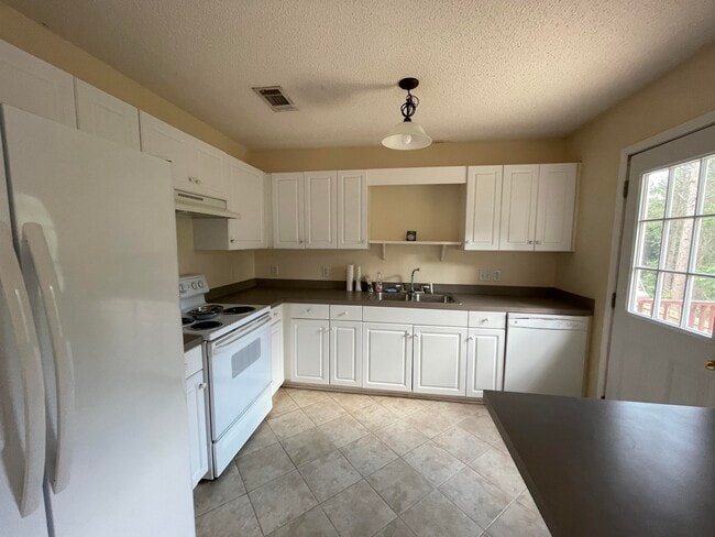 Building Photo - 1228 Ego Dr