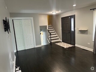 Building Photo - 205 Grovenor Dr