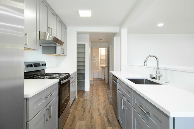Building Photo - 2527 NE 110th St