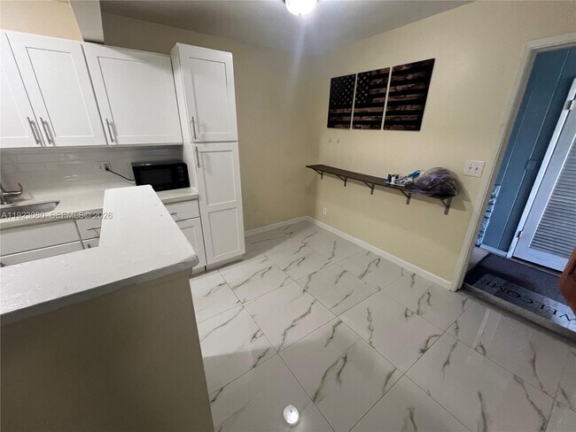 Building Photo - 5861 NE 18th Ave