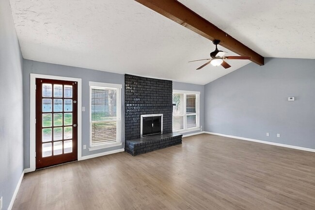 Building Photo - 2211 Sierra Dr