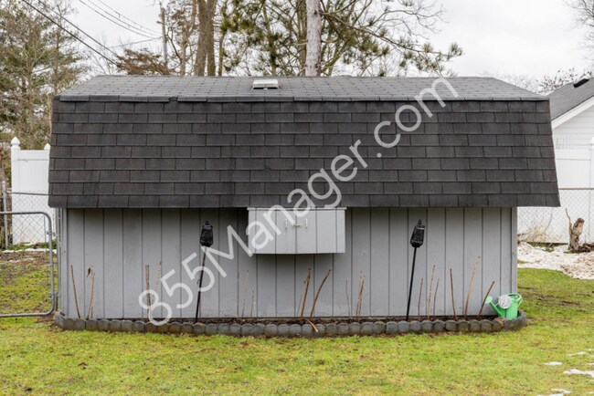 Building Photo - Charming Ranch Home: 3 Bed, 2.5 Bath in Wa...