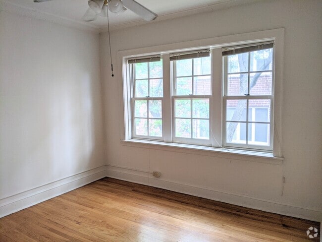 Building Photo - 1452 Oak Ave